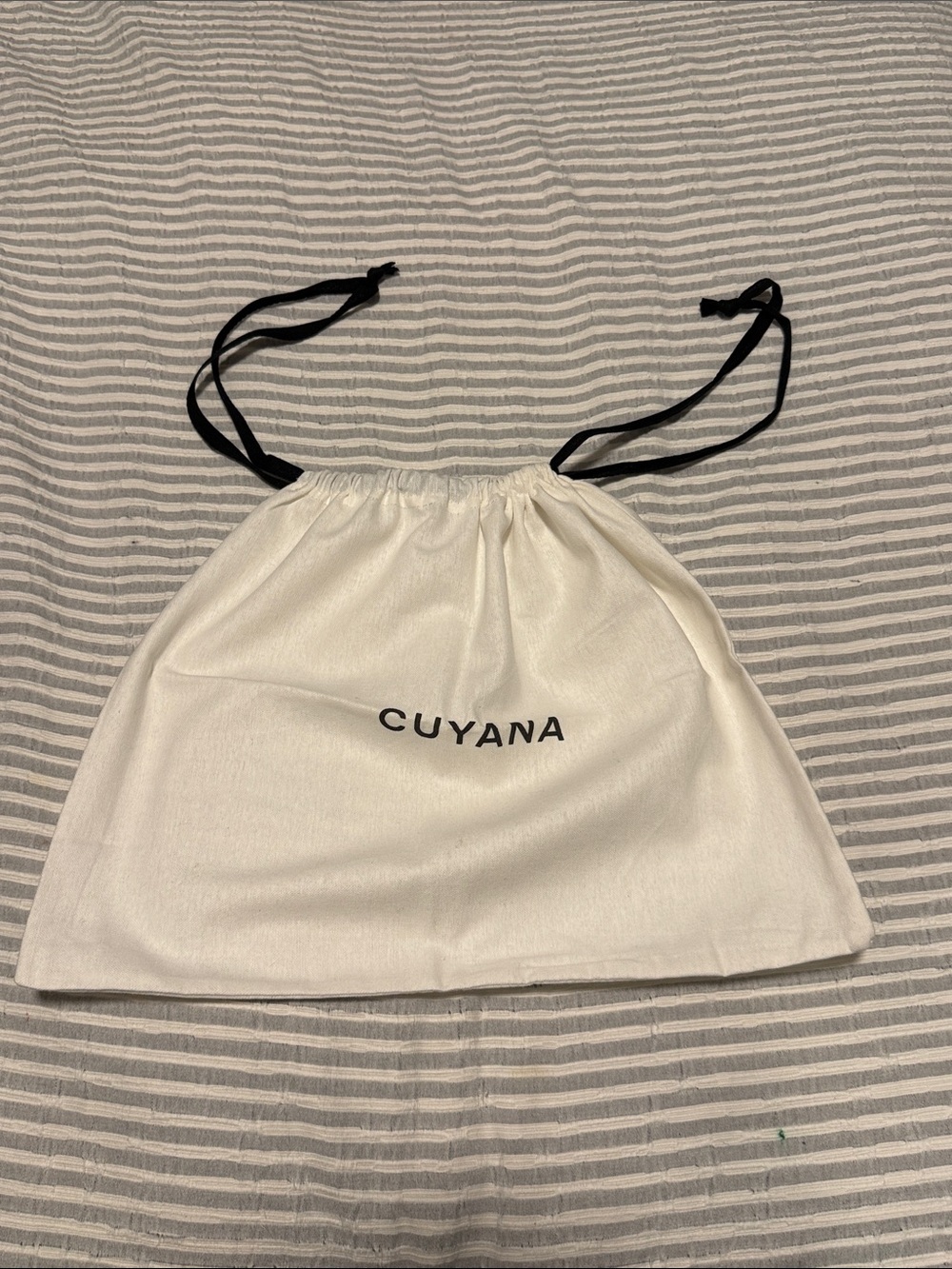 Cuyana White Canvas Drawstring Dust Bag Pouch with Black Logo NEW